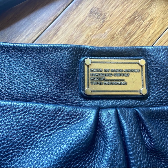 Marc by Marc Jacobs The Classic Q Hillier Hobo Textured-Leather Shoulder Bag - Picture 8 of 8